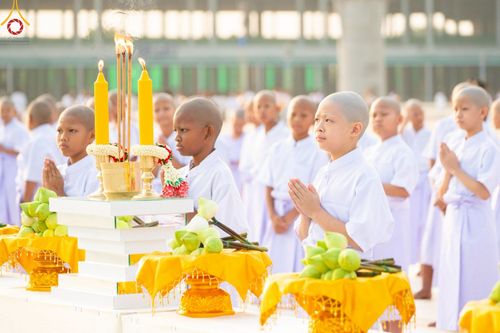 ภาพ No.214961:วันเสาร์ที่ 5 เมษายน พ.ศ. 2568 พิธีเวียนประทักษิณรอบพระมหาธรรมกายเจดีย์  พิธีวันทาเจดีย์ พิธีขอขมาและมอบผ้าไตร ในโครงการบรรพชาสามเณรฟื้นฟูพระพุทธศาสนาทั่วไทย , โครงการหน่อแก้วเปรียญธรรม รุ่นที่ 13 ,  โครงการสามเณรยุวธรรมทายาท รุ่นที่ 33 , โครงการสามเณรมั