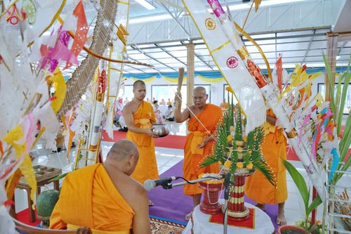 ภาพ No.80934:พิธีตักบาตรพระ ๒๑๖ รูป และ พิธีถวายมหาสังฆทาน ๕๒ วัด ฉลองครบรอบ ๑๖ ปี ธุดงคสถานพรรัตนแพร่ วันอังคารที่ ๙ พฤษภาคม พ.ศ.๒๕๖๖ ณ ธุดงคสถานพรรัตนะ อำเภอวังชิ้น จังหวัดแพร่