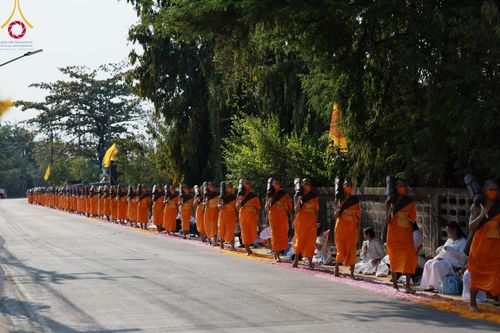 ภาพ No.107871:พิธีต้อนรับพระธรรมยาตรา ในโครงการธรรมยาตรากตัญญูบูชา มหาปูชนียาจารย์ พระมงคลเทพมุนี(สด จนฺทสโร) พระผู้ปราบมาร อนุสรณ์สถาน 7 แห่ง ปีที่ 12 วันที่ 7 มกราคม พ.ศ. 2567 ณ อนุสรณ์สถานคลองบางนางแท่น  อ.สามพราน จ.นครปฐม