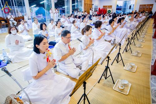 ภาพ No.196368:พิธีถวายภัตตาหารเป็นสังฆทาน แด่พระธรรมยาตรา ณ วัดโบสถ์(บน) ตำบลบางคูเวียง อำเภอบางกรวย จังหวัดนนทบุรี ในโครงการธรรมยาตรา กตัญญูบูชา มหาปูชนียาจารย์ พระมงคลเทพมุนี(สด จนฺทสโร) พระผู้ปราบมาร อนุสรณ์สถาน 7 แห่ง ปีที่ 13 วันที่ 17 มกราคม พ.ศ. 2568