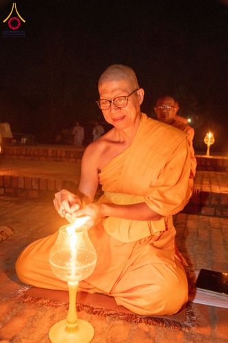 ภาพ No.130631:พิธีจุดโคมประทีปถวายเป็นพุทธบูชา ในโครงการบรรพชา 1,250 รูป ณ มหาวิหารมายาเทวี แดนประสูติ สวนลุมพินี ประเทศเนปาล วันที่ 9 มีนาคม พ.ศ. 2567