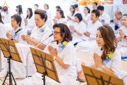 ภาพ No.195890:พิธีถวายภัตตาหารเป็นสังฆทาน แด่พระธรรมยาตรา ณ วัดโบสถ์(บน) ตำบลบางคูเวียง อำเภอบางกรวย จังหวัดนนทบุรี ในโครงการธรรมยาตรา กตัญญูบูชา มหาปูชนียาจารย์ พระมงคลเทพมุนี(สด จนฺทสโร) พระผู้ปราบมาร อนุสรณ์สถาน 7 แห่ง ปีที่ 13 วันที่ 16 มกราคม พ.ศ. 2568