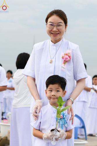 ภาพ No.160432:พิธีปลูกต้นทรัพย์บานชื่น ณ ลานธรรม พระมหาธรรมกายเจดีย์ วัดพระธรรมกาย จ.ปทุมธานี วันพฤหัสบดีที่ 10 ตุลาคม พ.ศ. 2567