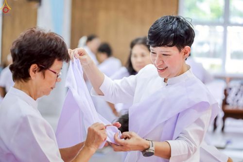 ภาพ No.249083:วันที่ 26-28 กันยายน พ.ศ. 2568 โครงการอบรม อุบาสกแก้ว อุบาสิกาแก้ว รุ่นที่ 3  ณ ศูนย์ปฏิบัติธรรมสมุทรปราการ ได้รับความเมตตาจากคณะสงฆ์ในพื้นที่  รวมถึงผู้บริหารสถานศึกษา ที่นำนักเรียนระดับมัธยมปลาย  มารับฟังข้อมูลเพื่อที่จะเป็นกำลังสำคัญ ในการเข้าร่วมขบวน