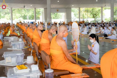 ภาพ No.100159:พิธีบุพเปตพลี  ครั้งที่ 143 วันที่ 27 พฤศจิกายน พ.ศ. 2566 วันพระ ขึ้น 15 ค่ำ เดือน 12 ณ หอฉันคุณยายอาจารย์ฯ วัดพระธรรมกาย