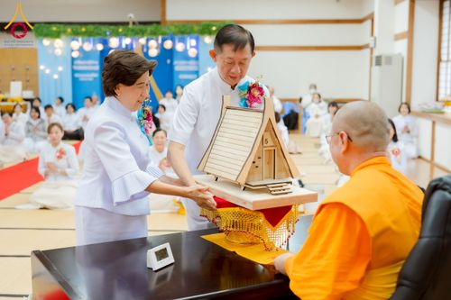 ภาพ No.220976:วันที่ 13 เมษายน พ.ศ. 2568 พิธีโปรยรัตนชาติปฐมเริ่มสถาปนาเจดีย์ และ พิธีเปิดหมู่บ้านปฏิบัติธรรม เพื่อการบรรลุธรรม ณ วัดป่าธรรมกายนานาชาติโทชิหงิ  ประเทศญี่ปุ่น