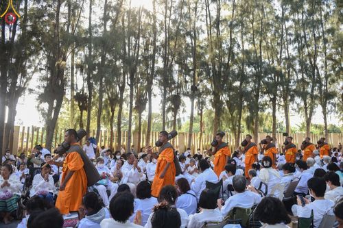 ภาพ No.193268:พิธีต้อนรับพระธรรมยาตรา ณ อนุสรณ์สถาน สถานที่เกิดในเพศสมณะ วัดสองพี่น้อง อำเภอสองพี่น้อง จังหวัดสุพรรณบุรี ในโครงการธรรมยาตรา กตัญญูบูชา มหาปูชนียาจารย์ พระมงคลเทพมุนี(สด จนฺทสโร) พระผู้ปราบมาร อนุสรณ์สถาน 7 แห่ง ปีที่ 13 วันที่ 11 มกราคม พ.ศ. 2568