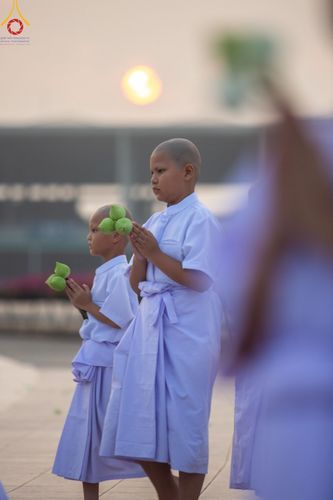 ภาพ No.133728:พิธีเวียนประทักษิณและพิธีวันทาเจดีย์ โครงการบรรพชาสามเณร ฟื้นฟูพระพุทธศาสนาทั่วไทย ณ วัดพระธรรมกาย วันเสาร์ที่ 6 เมษายน พ.ศ. 2567