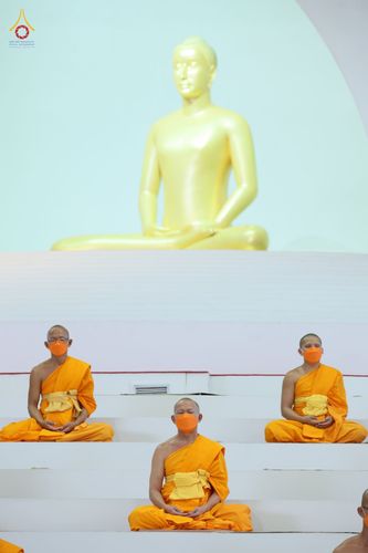 ภาพ No.80836:พิธีตักบาตร , พิธีบูชาข้าวพระในวันอาทิตย์ต้นเดือน วันที่ 7 พฤษภาคม พ.ศ. 2566 ณ วัดพระธรรมกาย