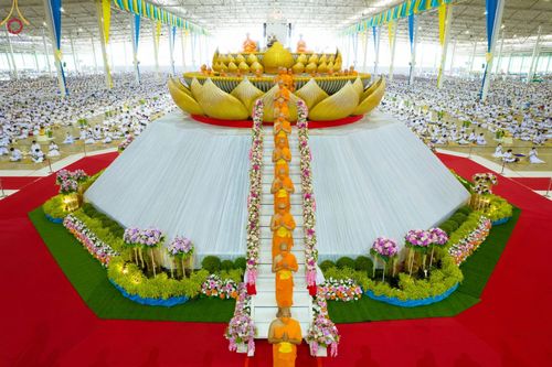 ภาพ No.77019:พิธีหล่อพระบรมพุทธเจ้า ในวันมาฆบูชา อาทิตย์ต้นเดือนที่ 6 มีนาคม พ.ศ. 2566 ณ วัดพระธรรมกาย จ.ปทุมธานี