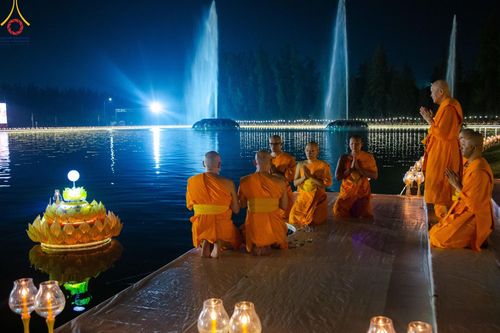 ภาพ No.170308:พิธีลอยกระทงธรรม ณ สระเศรษฐีทะเลบุญ มหาวิหารพระมงคลเทพมุนีฯ วัดพระธรรมกาย วันศุกร์ที่ 15 พฤศจิกายน พ.ศ.2567 (วันเพ็ญ 15 ค่ำ เดือน 12)