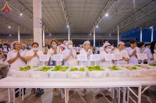 ภาพ No.121574:พิธีถวายภัตตาหารเป็นสังฆทาน แด่คณะพระธรรมยาตรา ปีที่ 12 วันที่ 31 มกราคม พ.ศ. 2567 ณ สภาธรรมกายสากล วัดพระธรรมกาย