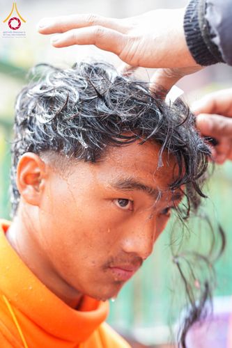 ภาพ No.129721:พิธีตัดปอยผมและแห่นาคธรรมทายาท ในโครงการบรรพชา 1,250 รูป ณ แดนประสูติ สวนลุมพินี ประเทศเนปาล วันที่ 2 มีนาคม พ.ศ. 2567