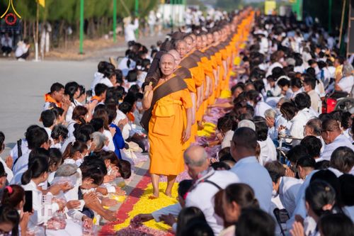 ภาพ No.198146:พิธีต้อนรับพระธรรมยาตรา ณ อนุสรณ์สถานลำดับที่ 5 สถานที่เผยแผ่วิชชาธรรมกายครั้งแรก อนุสรณ์สถานบางปลา วัดบางปลา อำเภอบางเลน จังหวัดนครปฐม ในโครงการธรรมยาตรา กตัญญูบูชา มหาปูชนียาจารย์ พระมงคลเทพมุนี(สด จนฺทสโร) พระผู้ปราบมาร ปีที่ 13 วัน 19 มกราคม พ.ศ.2568