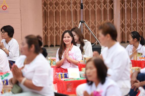 ภาพ No.146252:ตักบาตรพระ 1,384 รูป ทำบุญเมืองฝางครบรอบ 1,383 ปี ถวายเป็นพระราชกุศลแด่พระบาทสมเด็จพระเจ้าอยู่หัว เนื่องในโอกาสพระราชพิธีมหามงคล เฉลิมพระชนมพรรษา 6 รอบ 72 พรรษา วันเสาร์ที่ 27 กรกฎาคม พ.ศ.2567  ณ ถนนหน้าที่ว่าการอำเภอฝาง จ.เชียงใหม่