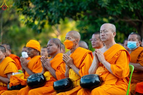 ภาพ No.103851:พิธีตักบาตรพระ 1,000 รูป ครั้งที่ 7 ถวายเป็นพุทธบูชา เพื่อช่วยเหลือคณะสงฆ์ 323 วัด 4 จังหวัดชายแดนภาคใต้ และถวายแด่คณะสงฆ์จังหวัดพิษณุโลก ณ ลานธรรมธุดงคสถานพิษณุโลก อ.วังทอง จ.พิษณุโลก วันที่ 24 ธันวาคม พ.ศ. 2566