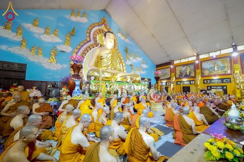 ภาพ No.274121:วันที่ 23 พฤศจิกายน พ.ศ. 2568 ประธานมูลนิธิธรรมกาย ถวายปัจจัยสมทบกฐินแด่ วัดเทียนเวียนเฟื้อกเซิน ศูนย์วิปัสสนาที่มีชื่อเสียง มากกว่า 50 ปีในเวียดนาม