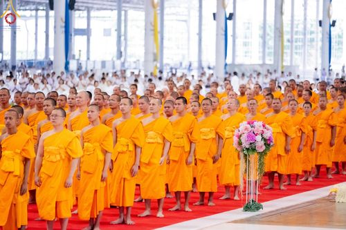 ภาพ No.153206:พิธีมุทิตาสักการะ พระภิกษุ-สามเณร ผู้สอบไล่ได้เปรียญธรรม ประโยค 1-2 ถึงประโยค ป.ธ.9 และบาลีศึกษา ประโยค1-2 ถึง บ.ศ.9 , พิธีมอบดวงแก้วสามเณรผู้ทรงบาลีไวยากรณ์ วัดพระธรรมกาย และ ศูนย์ส่งเสริมศีลธรรมในประเทศและต่างประเทศ วันอาทิตย์ที่ 8 กันยายน พ.ศ.2567