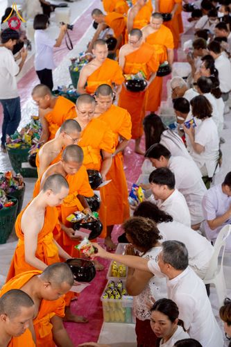 ภาพ No.229436:วันเสาร์ที่ 21 มิถุนายน พ.ศ. 2568 พิธีตักบาตรโครงการอุปสมบทหมู่ธรรมทายาท ระดับอุดมศึกษา รุ่นที่ 52 ภาคฤดูฝน ณ มหาวิหารคด คอร์ 9 วัดพระธรรมกาย