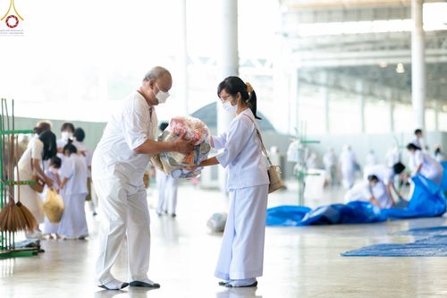 ภาพ No.75566:วัดพระธรรมกายจัด งานบุญวันอาทิตย์ต้นเดือน  มีกิจกรรมดังนี้ พิธีตักบาตร, พิธีบูชาข้าวพระ พระธรรมยาตรารับประกาศนียบัตร โครงการธรรมยาตราฯ ปีที่ 11 ในวันที่ 5 กุมภาพันธ์ พ.ศ. 2566 ณ วัดพระธรรมกาย อ.คลองหลวง จ.ปทุมธานี