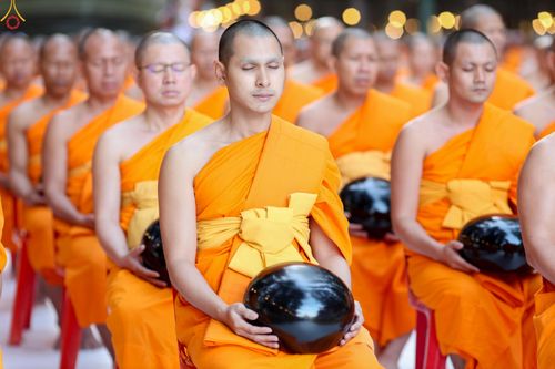 ภาพ No.289185:วันที่ 7 มกราคม พ.ศ. 2569 พิธีตักบาตรพระธรรมยาตรา ณ อนุสรณ์สถานลำดับที่ 1 สถานที่เกิดด้วยรูปกายเนื้อ อนุสรณ์สถานมหาวิหารพระมงคลเทพมุนี (โลตัสแลนด์) อ.สองพี่น้อง จ.สุพรรณบุรี ในโครงการธรรมยาตรา กตัญญูบูชา มหาปูชนียาจารย์ พระมงคลเทพมุนี(สด จนฺทสโร) พระผู้ป