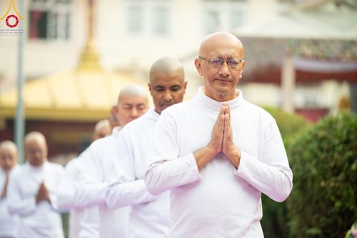 ภาพ No.313391:วันพฤหัสบดีที่ 12 มีนาคม พ.ศ. 2569 พิธีมอบบาตรและผ้าไตรในโครงการบรรพชาสามเณร 500 รูป  ณ นาคบาฮาล (Nagbahal) ประเทศเนปาล