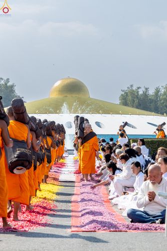 ภาพ No.304753:วันที่ 25 มกราคม พ.ศ. 2569 พิธีต้อนรับพระธรรมยาตรา (ภาพชุดที่ 2) รร.สามัคคีราษฏร์บำรุง-วัดพระธรรมกาย ในโครงการธรรมยาตรา กตัญญูบูชา มหาปูชนียาจารย์ พระมงคลเทพมุนี(สด จนฺทสโร) พระผู้ปราบมาร อนุสรณ์สถาน 7 แห่ง ปีที่ 14