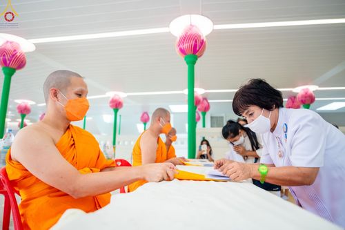 ภาพ No.51109:ประมวลภาพพิธีบรรพชาอุปสมบท โครงการบรรพชาอุปสมบทหมู่ รุ่นวันครูวิชชาธรรมกาย ปีพุทธศักราช 2565