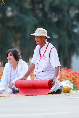 ภาพ No.296097:ภาพเบื้องหลังอาสาสมัครรวมใจ ชุดที่ 1 ในโครงการธรรมยาตรา กตัญญูบูชา มหาปูชนียาจารย์ พระมงคลเทพมุนี(สด จนฺทสโร) พระผู้ปราบมาร อนุสรณ์สถาน 7 แห่ง ปีที่ 14