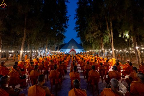 ภาพ No.289168:วันที่ 7 มกราคม พ.ศ. 2569 พิธีตักบาตรพระธรรมยาตรา ณ อนุสรณ์สถานลำดับที่ 1 สถานที่เกิดด้วยรูปกายเนื้อ อนุสรณ์สถานมหาวิหารพระมงคลเทพมุนี (โลตัสแลนด์) อ.สองพี่น้อง จ.สุพรรณบุรี ในโครงการธรรมยาตรา กตัญญูบูชา มหาปูชนียาจารย์ พระมงคลเทพมุนี(สด จนฺทสโร) พระผู้ป