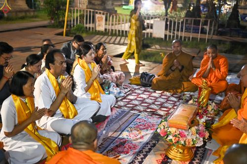 ภาพ No.284106:วันที่ ๔ พฤศจิกายน พุทธศักราช ๒๕๖๘ กฐินสมทบวัดต่างประเทศ โดยคณะศิษยานุศิษย์ บูชาธรรม 81 ปี หลวงพ่อธัมมชโย ณ วัดมหาโพธิ์ เมืองพุทธคยา ประเทศอินเดีย