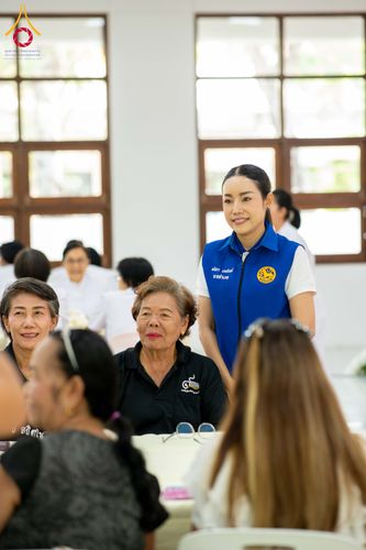 ภาพ No.327553:วันศุกร์ที่ 1 พฤษภาคม พ.ศ. 2569 รวมใจพสกนิกรชาวอำเภอคลองหลวง ประดิษฐ์ดอกไม้จันทน์ เพื่อใช้ในพิธีถวายดอกไม้จันทน์ในงานพระราชพิธีถวายพระเพลิงพระบรมศพ สมเด็จพระนางเจ้าสิริกิติ์ พระบรมราชินีนาถ พระบรมราชชนนีพันปีหลวง ณ วัดพระธรรมกาย