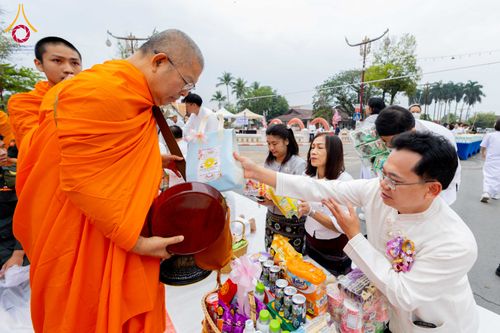 ภาพ No.310888:วันอาทิตย์ที่ 22 กุมภาพันธ์ พ.ศ. 2569 พิธีตักบาตรเเด่คณะพระภิกษุสงฆ์ 1,111 รูป จังหวัดน่าน หนึ่งในโครงการตักบาตรพระ 2,000,000 รูป 77 จังหวัดทั่วไทย ในวาระอันเป็นมงคลยิ่ง ครบรอบ 744 ปี นครน่าน สืบสานศรัทธา ทำบุญใหญ่ของเมืองน่าน ณ ข่วงเมือง วัดภูมินทร์ อำเ