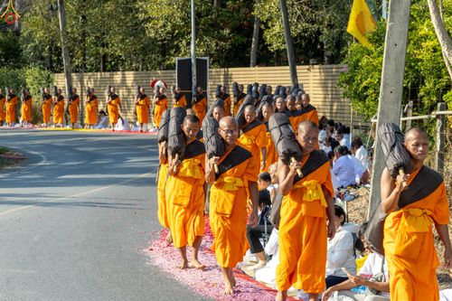 ภาพ No.290438:วันที่ 7 มกราคม พ.ศ. 2569 พิธีต้อนรับพระธรรมยาตรา ณ อนุสรณ์สถานลำดับที่ 2  สถานที่ตั้งมโนปณิธานบวชตลอดชีวิต อนุสรณ์สถานคลองบางนางแท่น (ภาพชุดที่ 2) อ.สามพราน จ.นครปฐม ในโครงการธรรมยาตรา กตัญญูบูชา มหาปูชนียาจารย์ พระมงคลเทพมุนี(สด จนฺทสโร) พระผู้ปราบมาร 