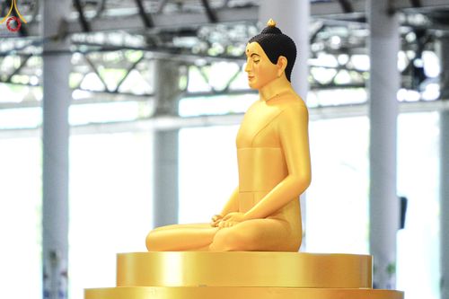 ภาพ No.83734:พิธีวางแผ่นจารึกชื่อและพิธีวางพวงมาลัยสักการะพระประธาน วันอาทิตย์ที่ 16 กรกฎาคม พ.ศ. 2566 ณ รัตนบัลลังก์ สภาธรรมกายสากล วัดพระธรรมกาย