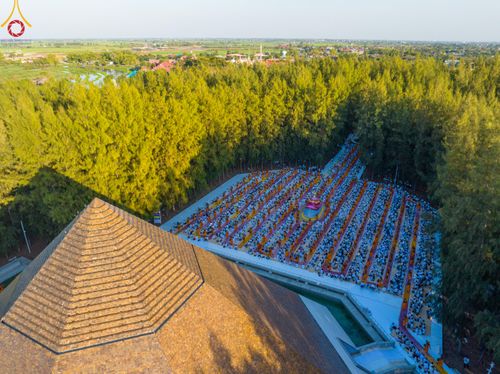 ภาพ No.105756:พิธีต้อนรับพระธรรมยาตรา ในโครงการธรรมยาตรากตัญญูบูชา มหาปูชนียาจารย์ พระมงคลเทพมุนี(สด จนฺทสโร) พระผู้ปราบมาร อนุสรณ์สถาน 7 แห่ง ปีที่ 12 วันที่ 3 มกราคม พ.ศ. 2567 ณ อนุสรณ์สถานโลตัสแลนด์ จ.สุพรรณบุรี