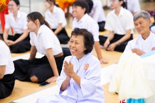 ภาพ No.342239:วันอาทิตย์ที่ 2 สิงหาคม พ.ศ.2569 พิธีมุทิตาสักการะพระภิกษุ  ผู้สอบได้เปรียญธรรม 9 ประโยค ระดับโลก ปีที่ 38, พิธีมอบโล่เกียรติยศ และทุนการศึกษา สำนักเรียนบาลีดีเด่นทั่วประเทศ ณ สภาธรรมกายสากล วัดพระธรรมกาย