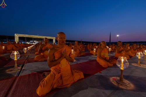 ภาพ No.308022:วันที่ 31 มกราคม พ.ศ. 2569 พิธีจุดประทีปธรรมถวายเป็นพุทธบูชา  และบูชาธรรมมหาปูชนียาจารย์ (ภาพชุดที่ 3) ณ วัดพระธรรมกาย ปทุมธานี ในโครงการธรรมยาตรา กตัญญูบูชา มหาปูชนียาจารย์ พระมงคลเทพมุนี(สด จนฺทสโร) พระผู้ปราบมาร อนุสรณ์สถาน 7 แห่ง ปีที่ 14