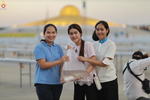 ภาพ No.320449:วันที่ 9 เมษายน พ.ศ.2569 การเตรียมงาน มัดถุงน้ำ ถ่วงขาโต๊ะไทยธรรม เพื่องานถวายมหาสังฆทาน 40,000 กว่าวัดทั่วประเทศ วันคุ้มครองโลก 22 เมษายน พ.ศ.2569 วัดพระธรรมกาย