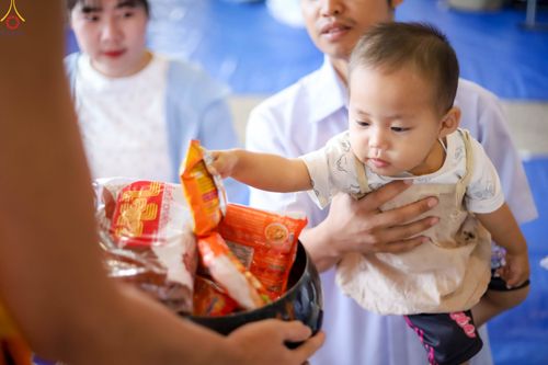 ภาพ No.345427:วันพฤหัสบดีที่ 27 สิงหาคม พ.ศ.2569 พิธีตักบาตรในวันธรรมชัย ณ สภาธรรมกายสากล วัดพระธรรมกาย ปทุมธานี