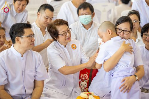 ภาพ No.319470:วันเสาร์ที่ 4 เมษายน พ.ศ.2569 พิธีขอขมา มอบผ้าไตร และถวายบาตรแด่นาคธรรมทายาท ในโครงการบรรพชาสามเณรฟื้นฟูพระพุทธศาสนาทั่วไทย โครงการหน่อแก้วเปรียญธรรม รุ่นที่ 14 โครงการสามเณรยุวธรรมทายาท รุ่นที่ 34 โครงการสามเณรมัชฌิมธรรมทายาท รุ่นที่ 30 ณ สภาธรรมกายสากล