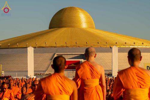 ภาพ No.285293:วันจันทร์ที่ 15 ธันวาคม พ.ศ.2568  บันทึกภาพหมู่ประวัติศาสตร์ โครงการบรรพชาอุปสมบทหมู่  รุ่นบูชาธรรมมหาปูชนียาจารย์ ประจำปี 2568 ณ ลานธรรมมหาธรรมกายเจดีย์ วัดพระธรรมกาย