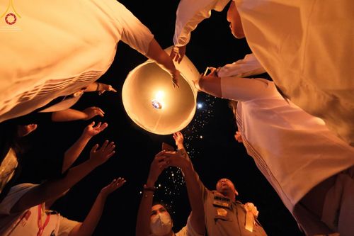 ภาพ No.46593:พิธีจุดโคมวิสาขประทีป วันวิสาขบูชา พ.ศ. 2565 ณ ประเทศอินโดนีเซีย