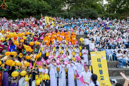 ภาพ No.81087:Lotus Lantern Festival 2023  เทศกาลโคมดอกบัว เนื่องในวันวิสาขบูชา   ของชาวพุทธทุกชาติ ทุกนิกาย ในสาธารณรัฐเกาหลีใต้ วันที่ 20-21 พฤษภาคม พ.ศ. 2566