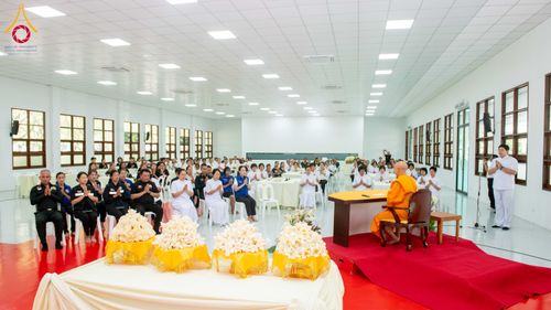 ภาพ No.327416:วันศุกร์ที่ 1 พฤษภาคม พ.ศ. 2569 รวมใจพสกนิกรชาวอำเภอคลองหลวง ประดิษฐ์ดอกไม้จันทน์ เพื่อใช้ในพิธีถวายดอกไม้จันทน์ในงานพระราชพิธีถวายพระเพลิงพระบรมศพ สมเด็จพระนางเจ้าสิริกิติ์ พระบรมราชินีนาถ พระบรมราชชนนีพันปีหลวง ณ วัดพระธรรมกาย