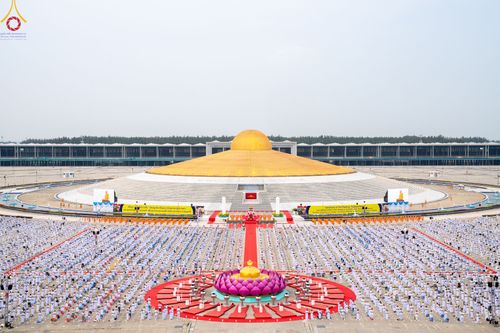 ภาพ No.90228:พิธีจุดประทีป 20,000 ดวง บูชาพระมหาธรรมกายเจดีย์ และบูชาพระมงคลเทพมุนี(สด จนฺทสโร) พระผู้ปราบมาร วันอังคารที่ 10 ตุลาคม พ.ศ. 2566 ณ ลานธรรมพระมหาธรรมกายเจดีย์ วัดพระธรรมกาย จ.ปทุมธานี