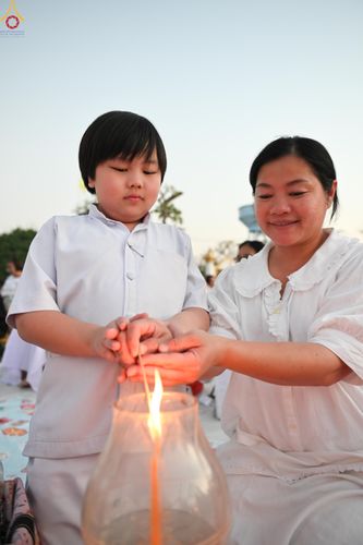 ภาพ No.294058:วันที่ 13 มกราคม พ.ศ. 2569 พิธีจุดประทีปถวายเป็นพุทธบูชา และบูชาธรรมมหาปูชนียาจารย์  (ภาพชุดที่ 2) ณ วัดสองพี่น้อง ต.ต้นตาล อ.สองพี่น้อง จ.สุพรรณบุรี ในโครงการธรรมยาตรา กตัญญูบูชา มหาปูชนียาจารย์ พระมงคลเทพมุนี(สด จนฺทสโร) พระผู้ปราบมาร อนุสรณ์สถาน 7 แห่