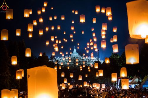 ภาพ No.46597:พิธีจุดโคมวิสาขประทีป วันวิสาขบูชา พ.ศ. 2565 ณ ประเทศอินโดนีเซีย