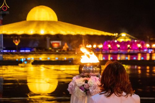 ภาพ No.52651:ประมวลภาพวันคล้ายวันเกิดครบรอบ 138 ปี พระมงคลเทพมุนี (สด จนฺทสโร) พระผู้ปราบมาร ชุดที่ 2