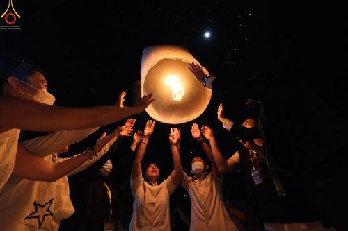 ภาพ No.46596:พิธีจุดโคมวิสาขประทีป วันวิสาขบูชา พ.ศ. 2565 ณ ประเทศอินโดนีเซีย